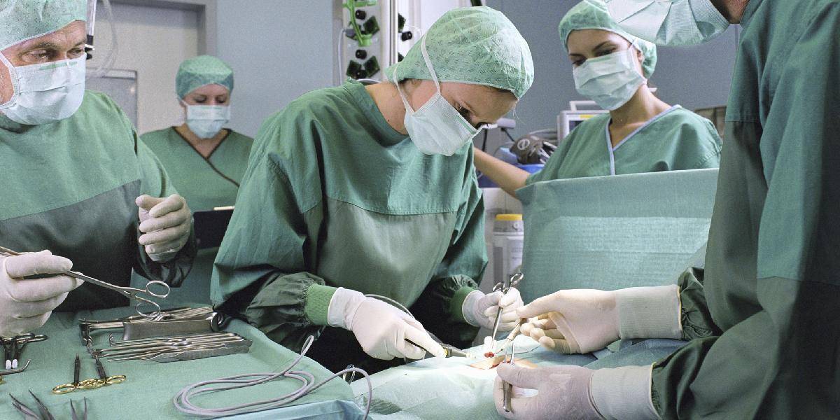 V Žiline operovali 3-ročnému chlapcovi chrbticu poškodenú tuberkulózou