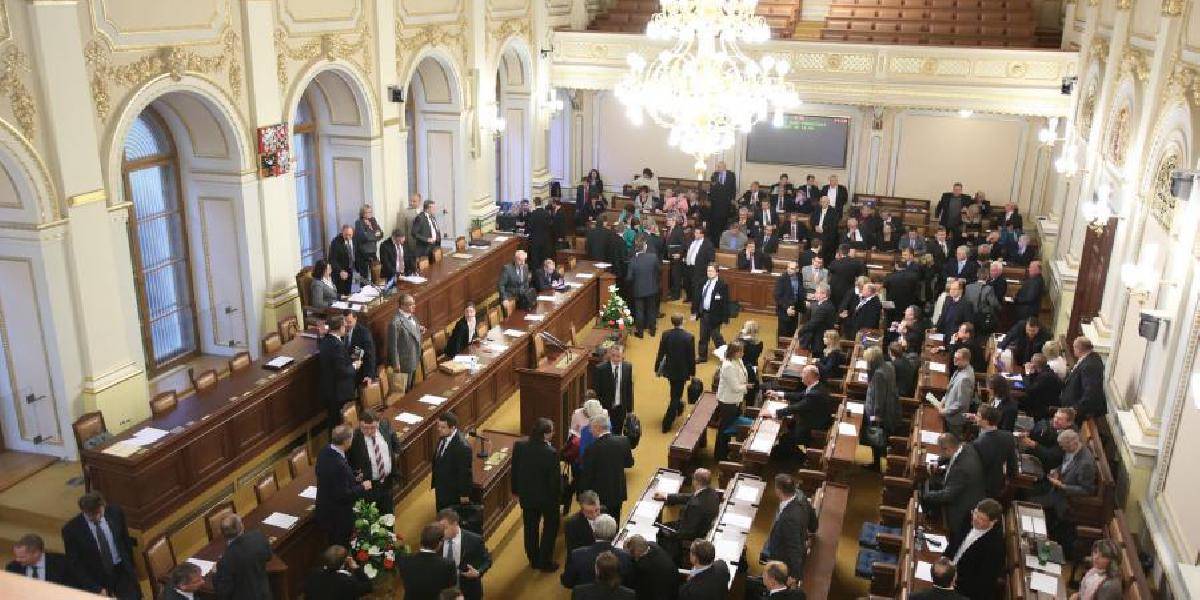 Česká snemovňa neschválila svoje rozpustenie, voľby nebudú