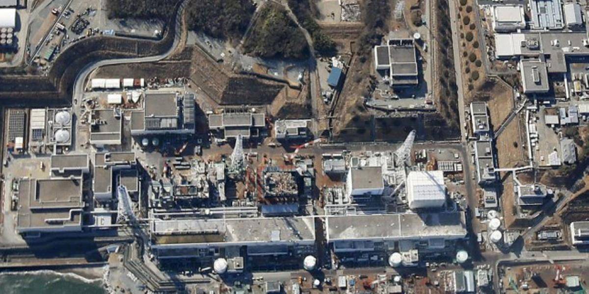 Z reaktorovej budovy vo Fukušime začala unikať para