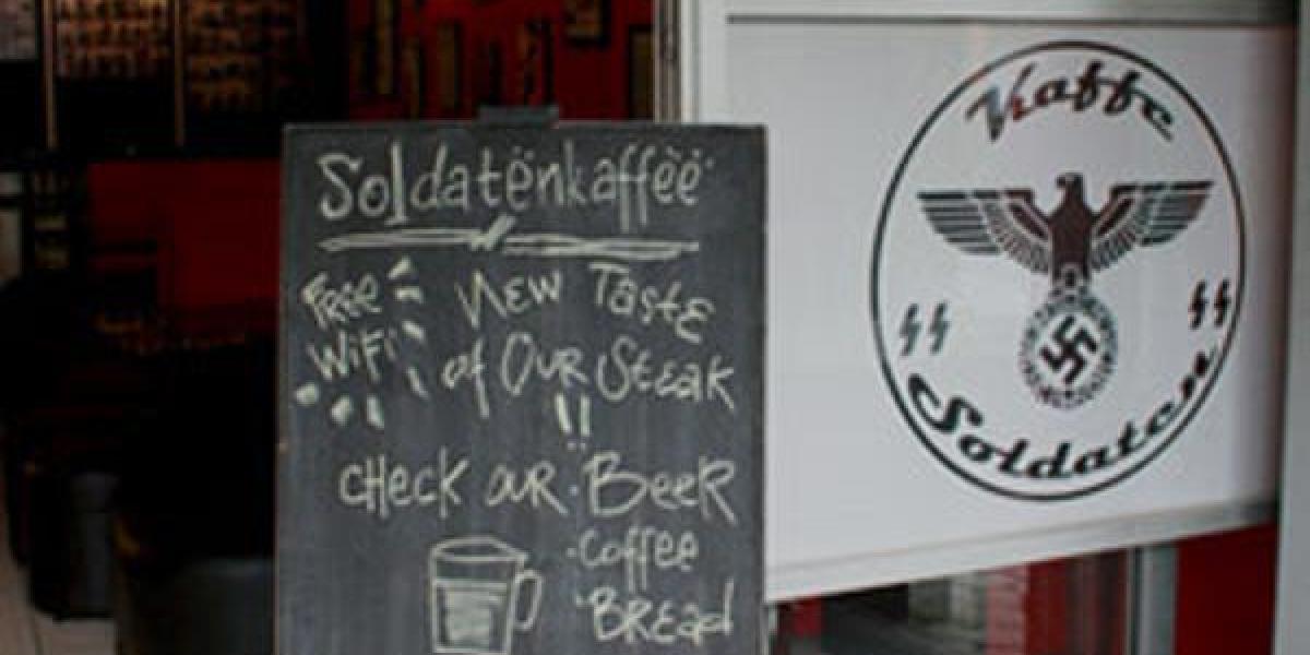 Kaviareň s nacistickými symbolmi vyvolala kontroverzie