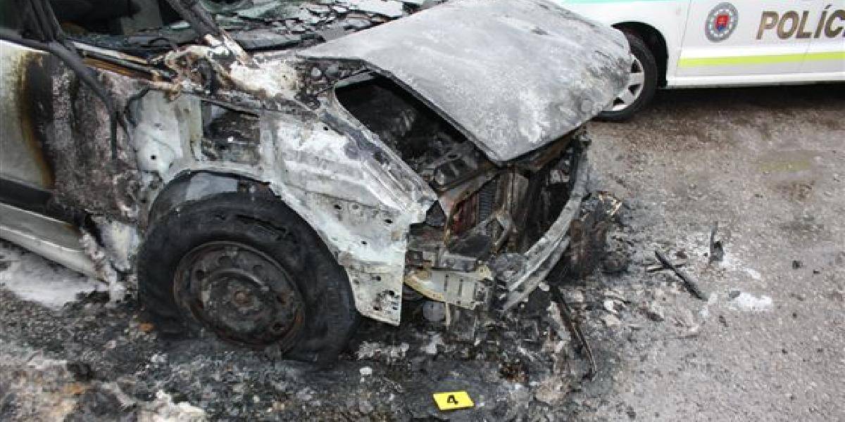V bratislavskej Rači dnes horeli štyri autá