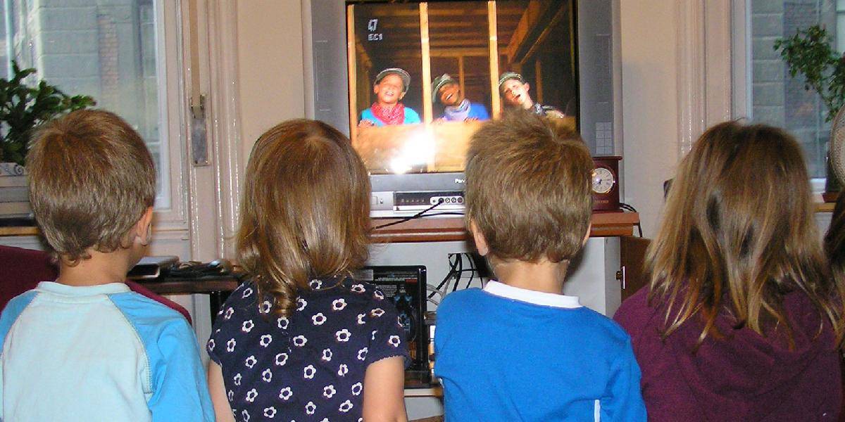 Deťom v USA čoraz častejšie padajú televízory na hlavu!