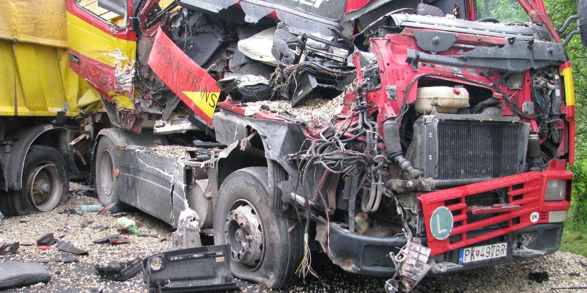 Na českej diaľnici D1 havarovali štyri kamióny