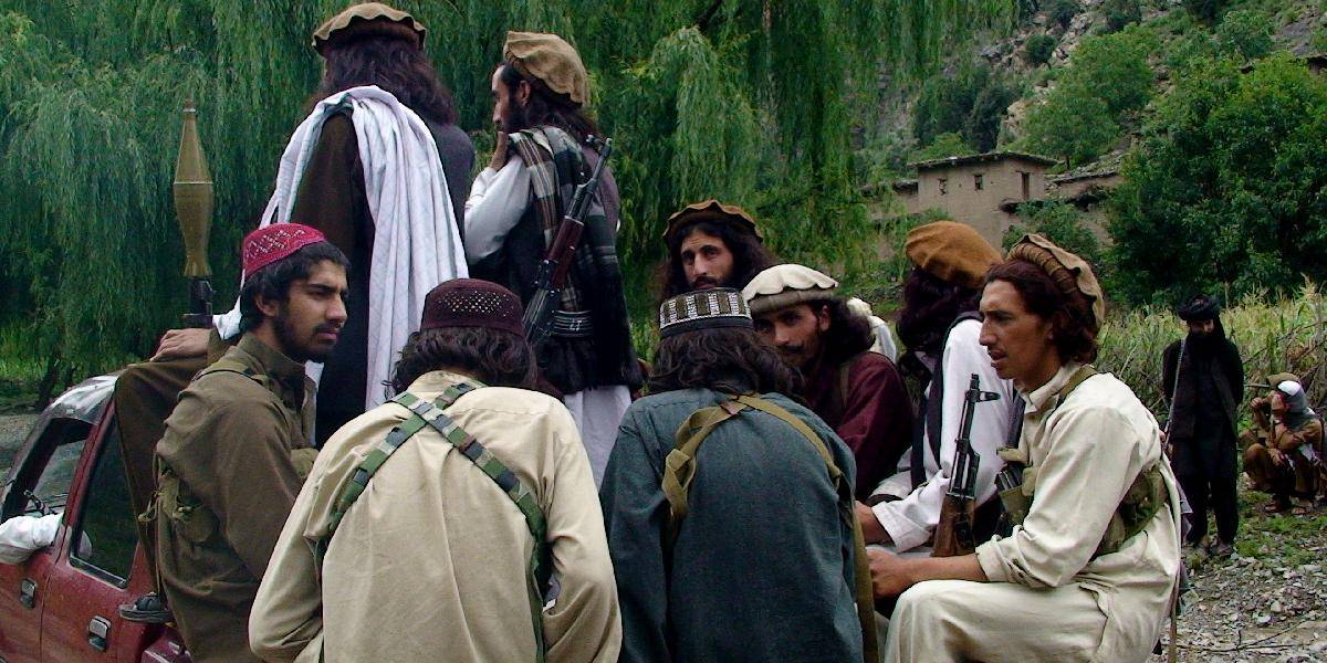 Bojovníci Talibanu nasypali policajtom drogy do jedla a uniesli ich