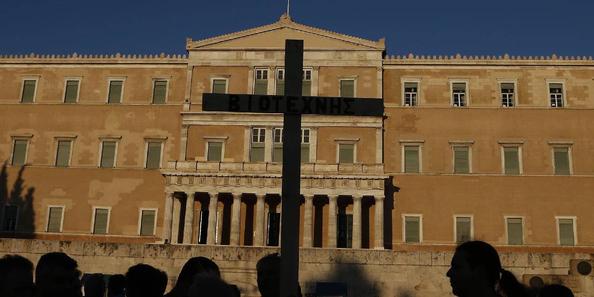 Grécky parlament schválil posledné časti úspornej legislatívy