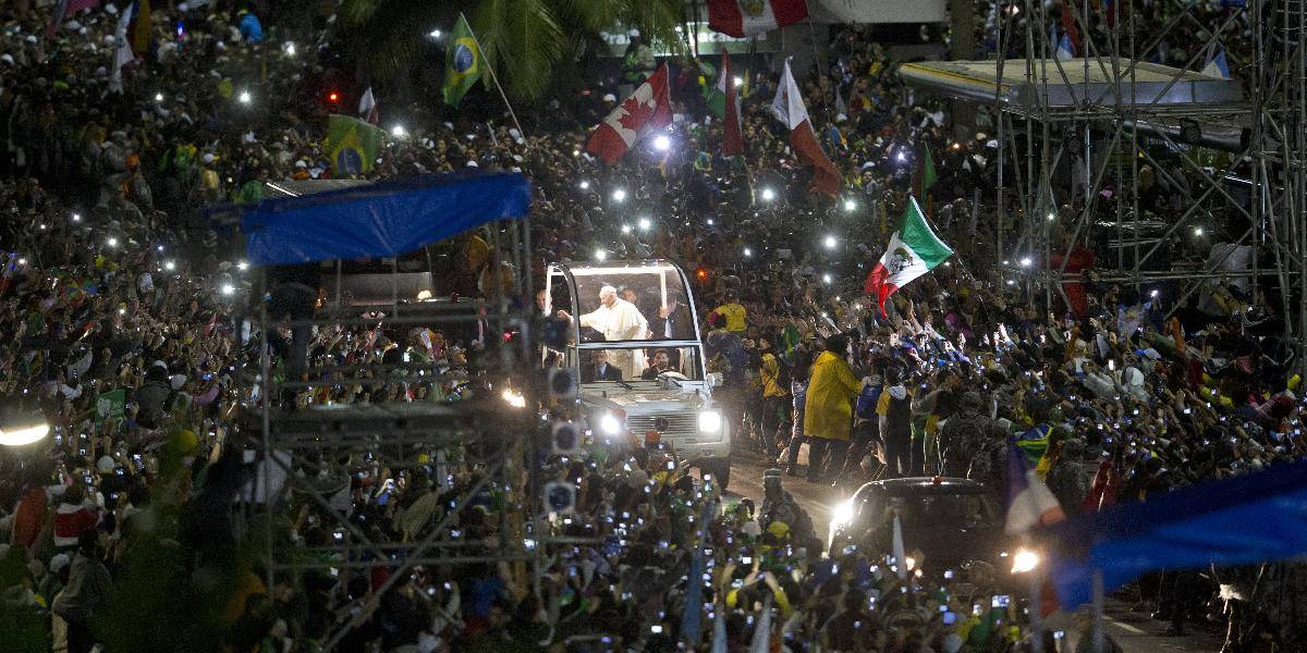 Pápeža Františka čakalo na Copacabane 1,5 milióna katolíkov