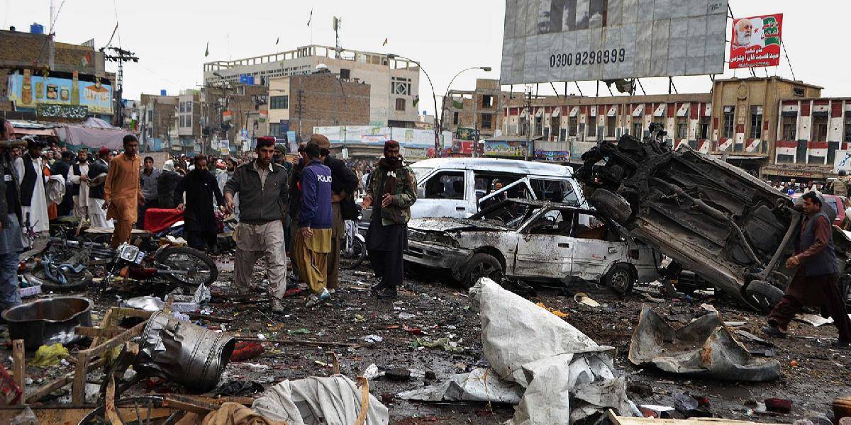 Bombový útok v pohraničí Pakistanu neprežilo najmenej 41 ľudí