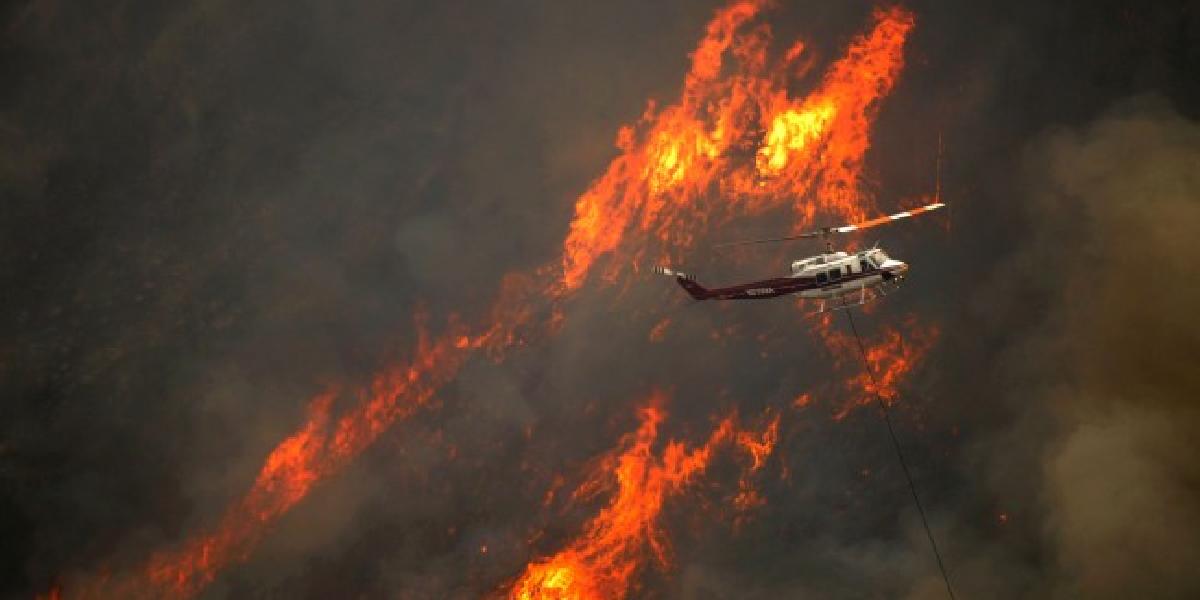 Hasiči na Malorke zatiaľ neúspešne bojujú s lesným požiarom