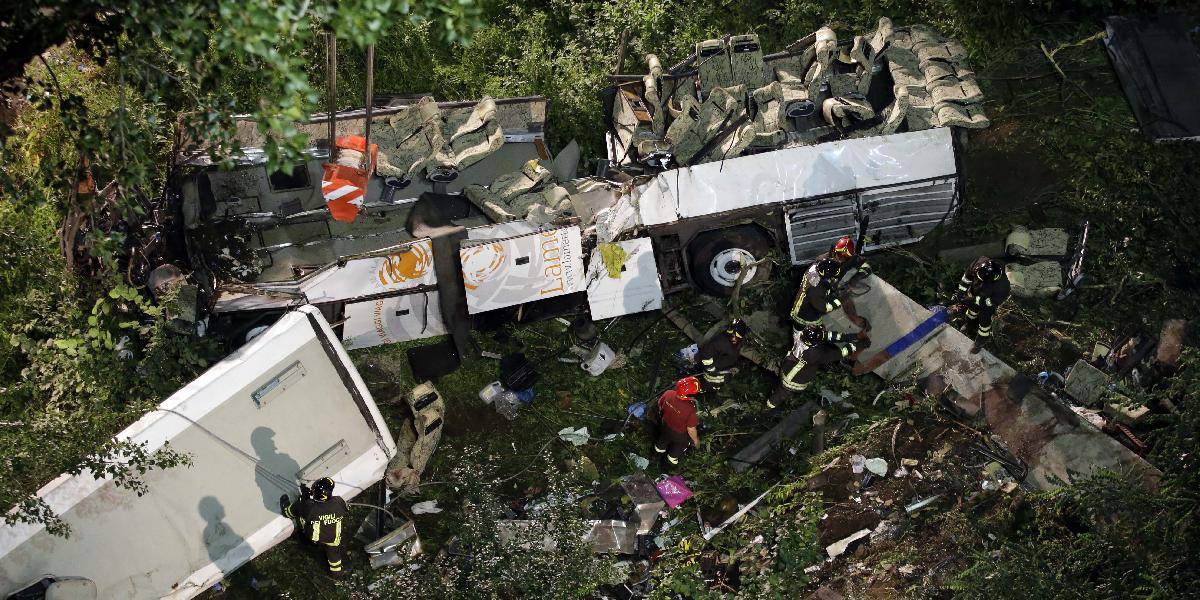 Ďalšia tragická nehoda: V Taliansku sa zrútil z diaľnice autobus, zomrelo 39 ľudí!