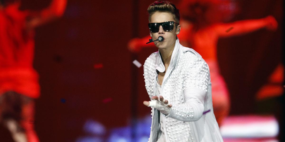 Nepoučiteľný Bieber: V jeho autobuse opäť našli drogy!