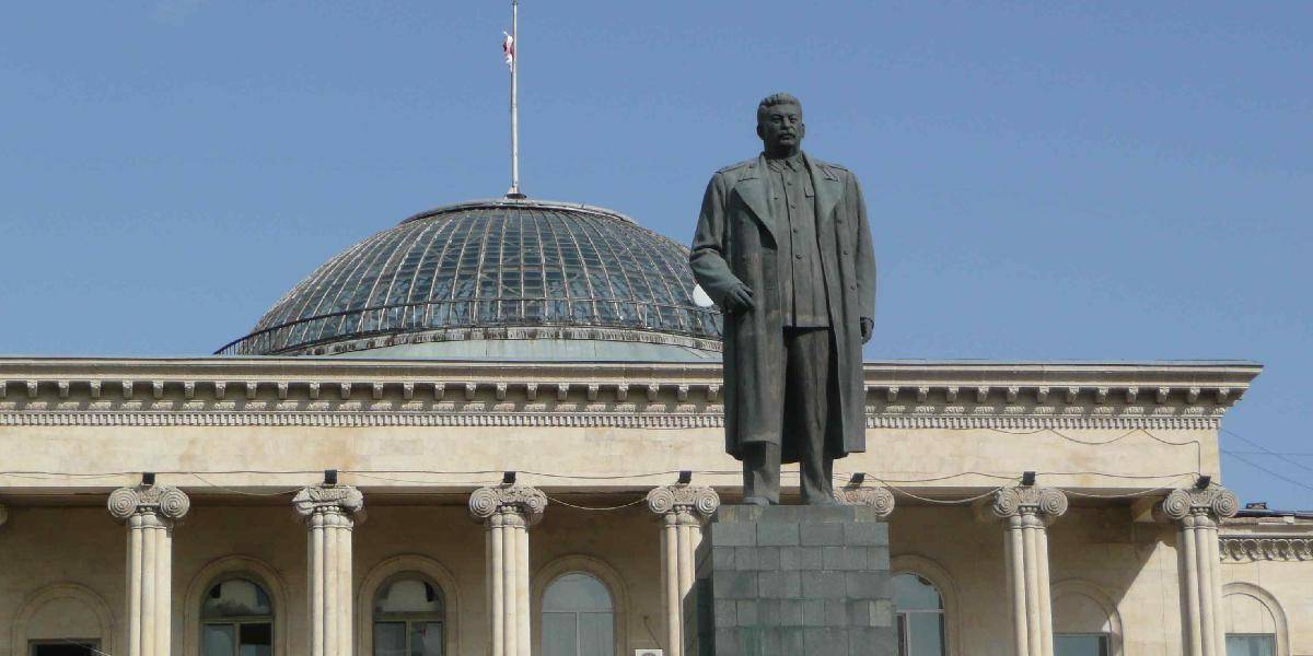 V Gruzínsku chcú znovu vztýčiť odstránenú Stalinovu sochu