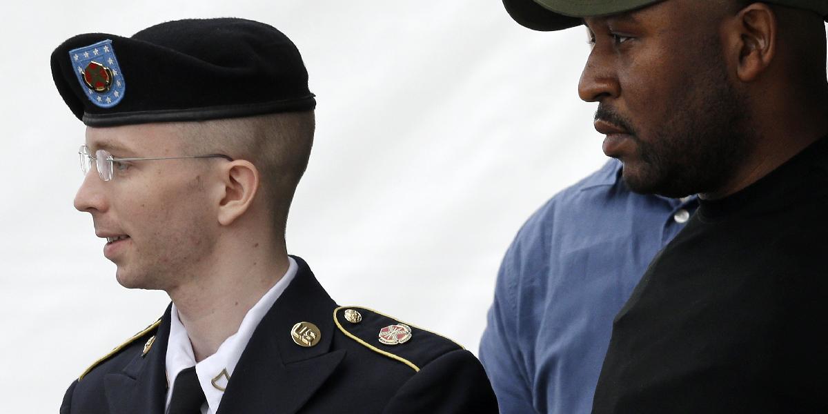 Pokračuje proces s Manningom, hrozí mu viac ako 100 rokov
