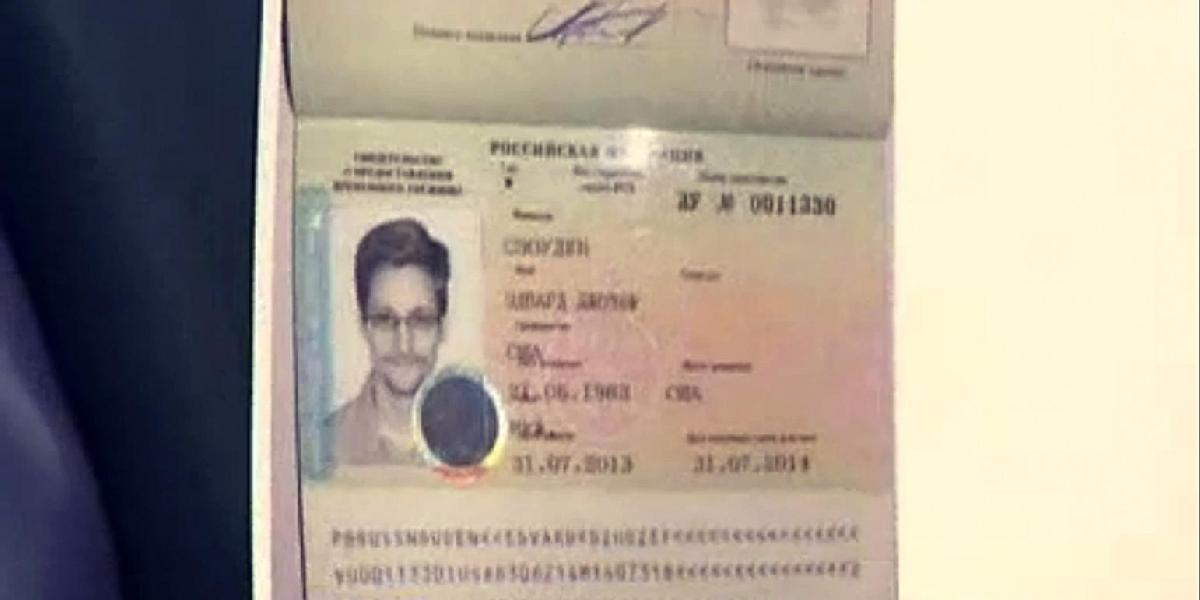 Snowden opustil letisko a získal v Rusku dočasný azyl
