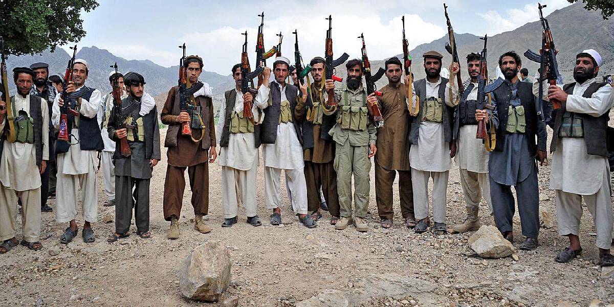 Taliban prepadol vojenský konvoj, zomreli desiatky ľudí