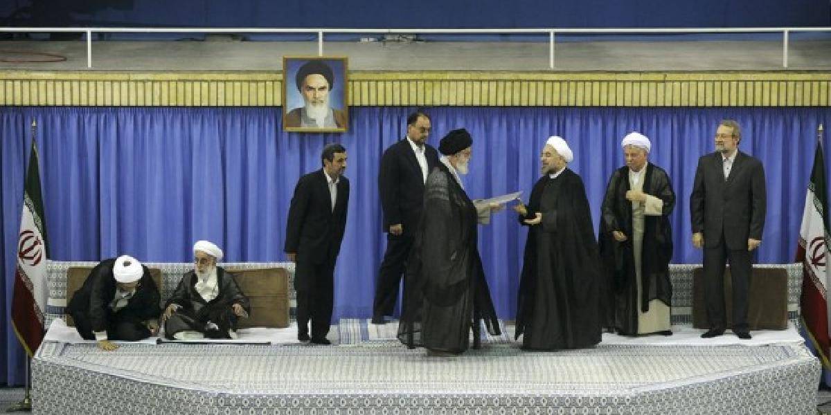 Ahmadínežád skončil, Rúháního uviedli do prezidentského úradu