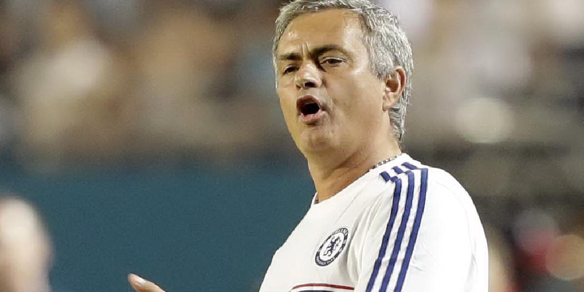 Chelsea nevzdáva boj o Rooneyho, tvrdí Mourinho