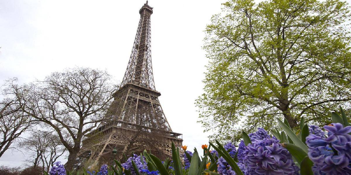Eiffelovu vežu museli evakuovať kvôli bombovej hrozbe