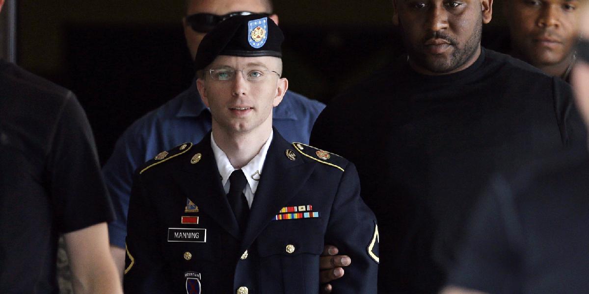 Vojak Manning sa ospravedlnil za poškodenie záujmov svojej vlasti