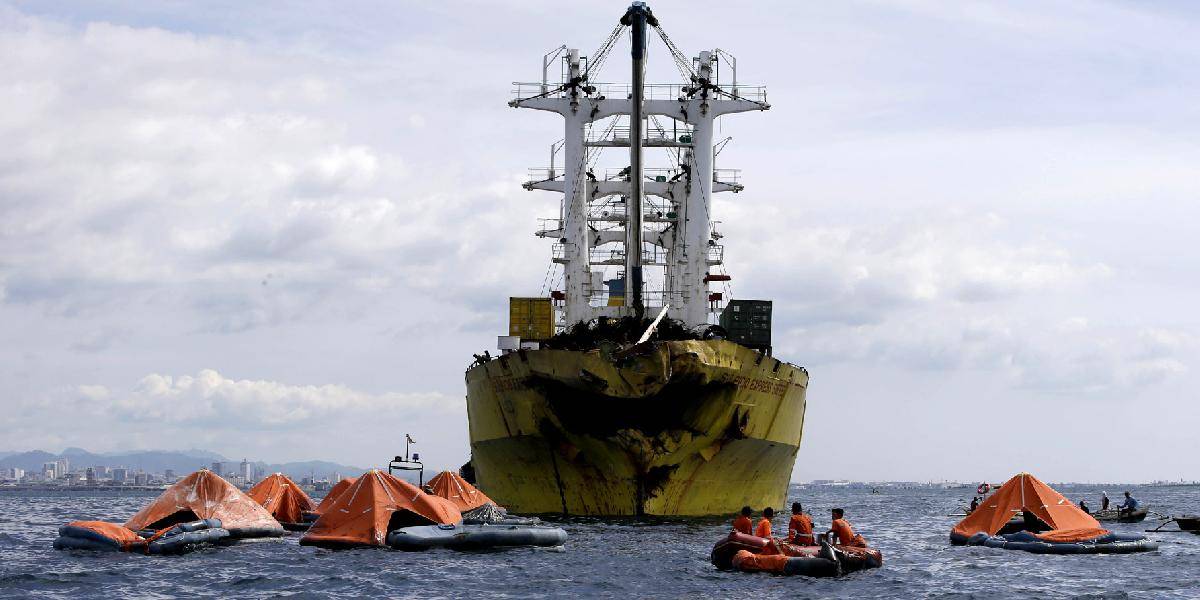 Tragická zrážka trajektu a nákladnej lode: Najmenej 35 mŕtvych a 200 nezvestných!