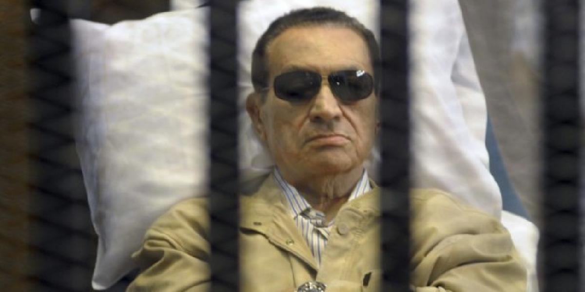 Exprezidenta Mubaraka súdili kvôli bezpečnosti v jeho neprítomnosti