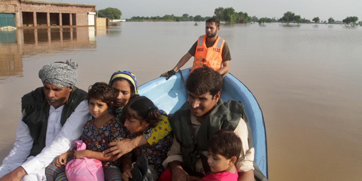 Povodne v pakistane postihli 300 tisíc ľudí a 108 prišlo o život