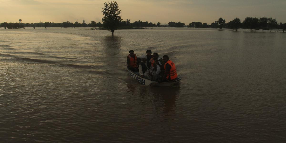 Pre povodne v Rusku evakuovali najmenej 20-tisíc ľudí