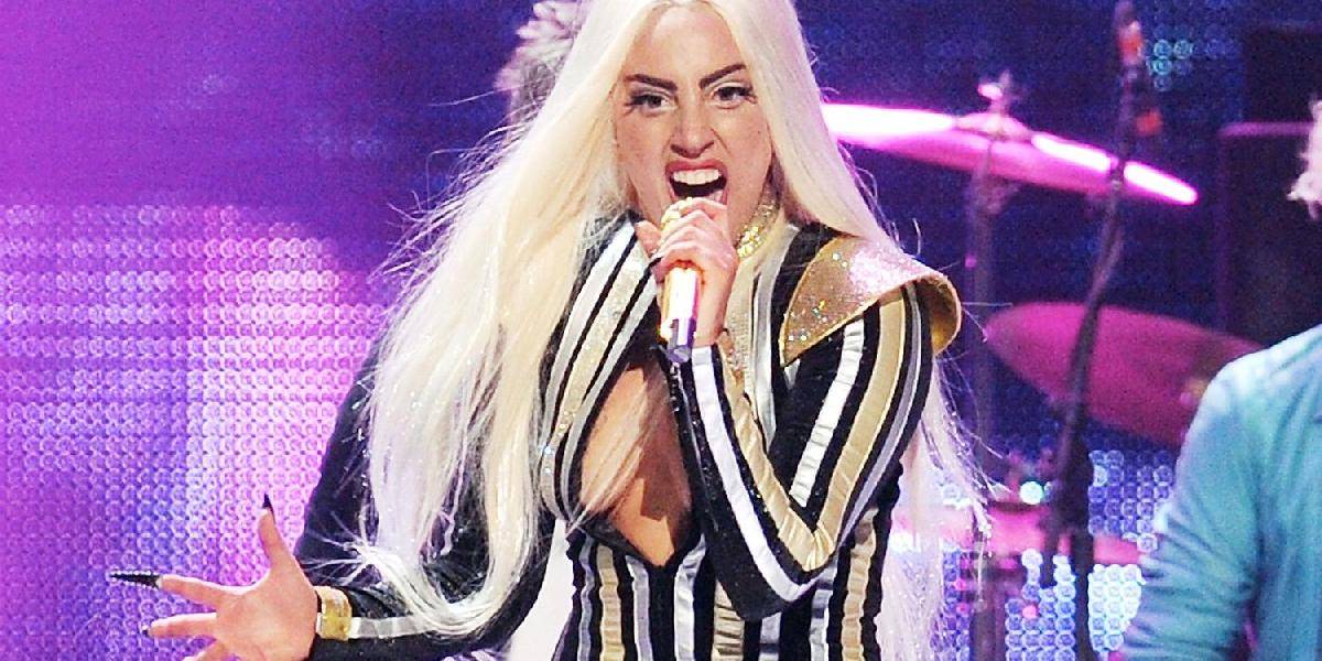 Lady Gaga obvinila známeho blogera z toho, že ju prenasleduje