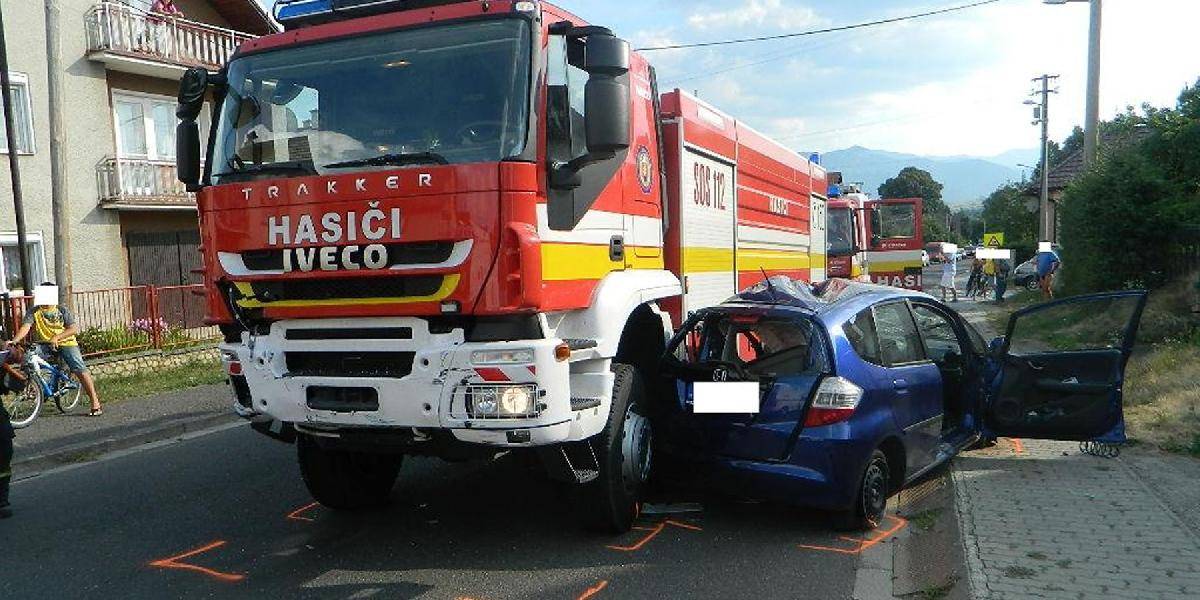 Vodička po zrážke s hasičmi skončila s ťažkými zraneniami