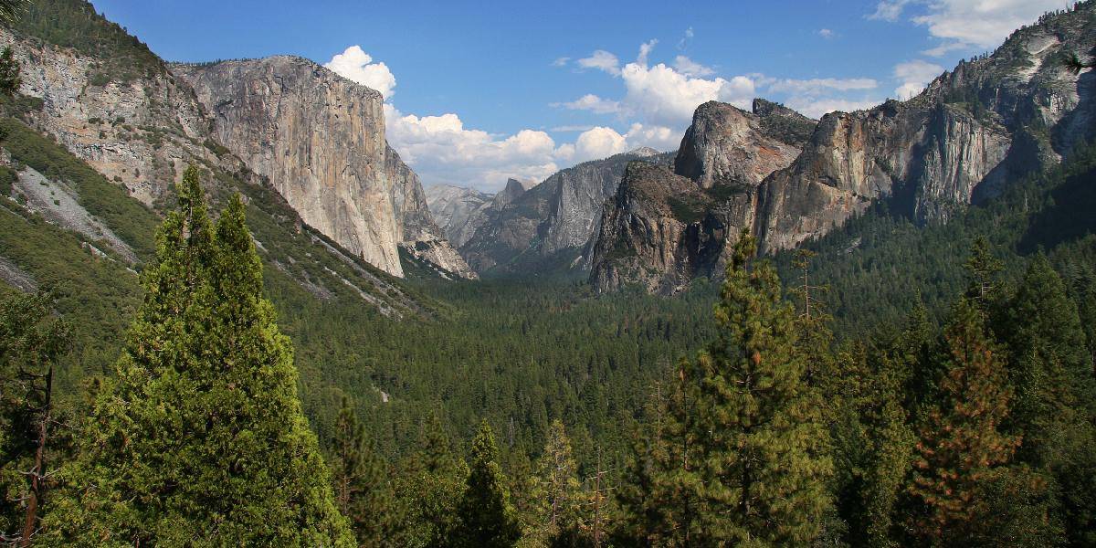 V blízkosti Yosemitského národného parku zúri prírodný požiar