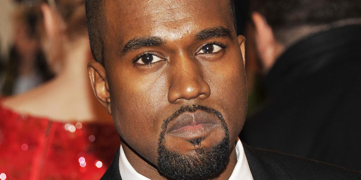 Kanyeho Westa zažaloval fotograf, ktorého napadol na letisku