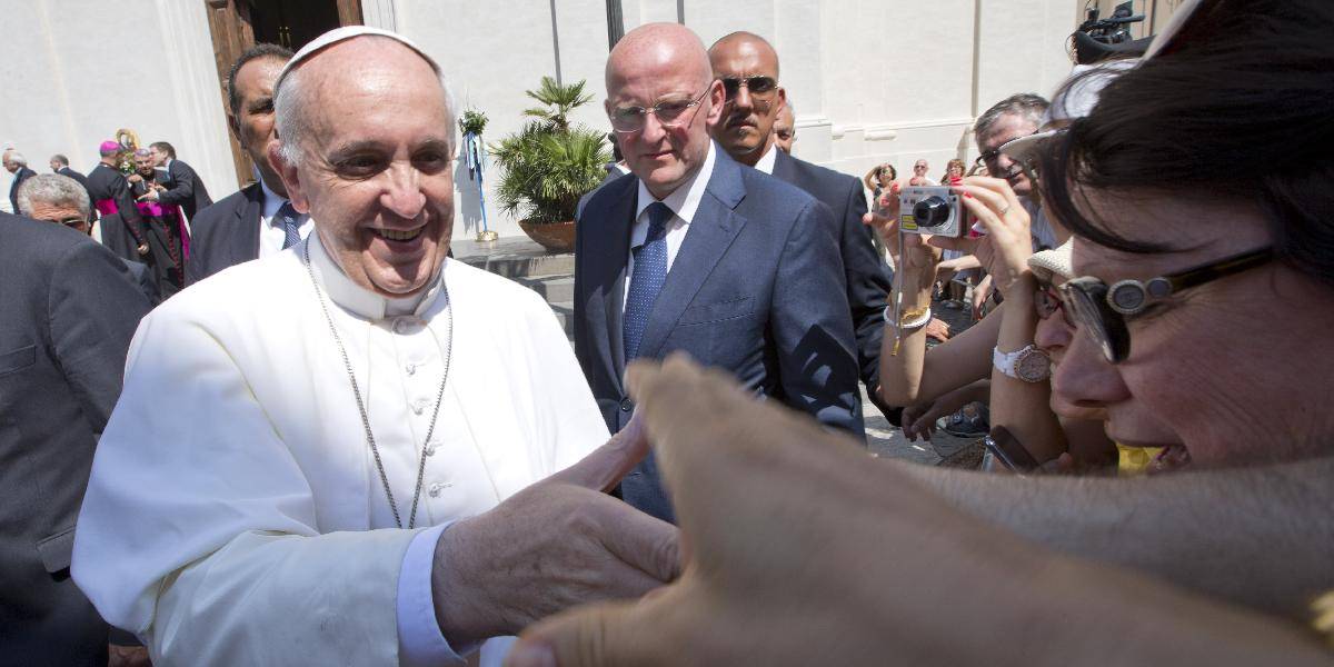 Pápež telefonoval 19-ročnému študentovi, ktorý mu odovzdal list