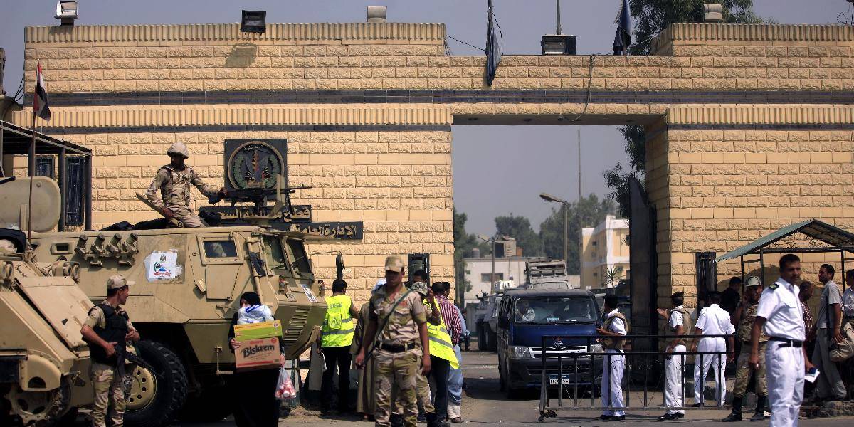 Mubaraka previezli z väzenia do vojenskej nemocnice