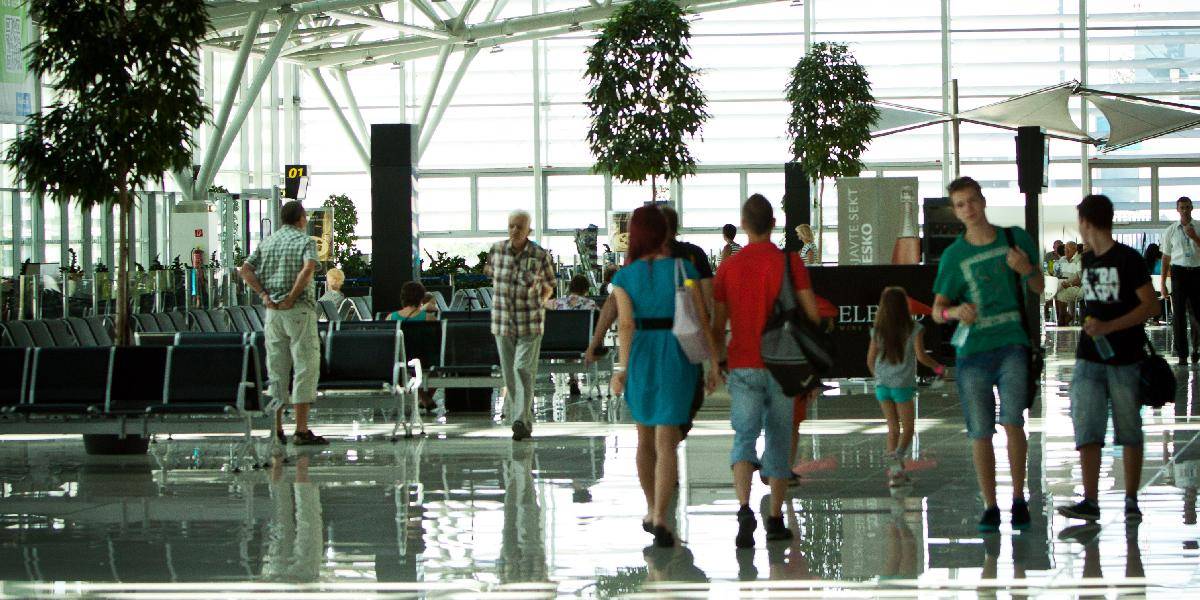 Letiskom v Bratislave nemôže ani po dostavbe ročne prejsť 5 miliónov cestujúcich