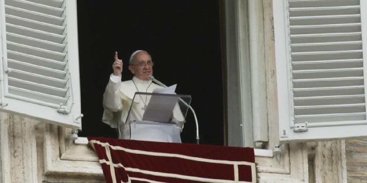 Pápež vyzval medzinárodné spoločenstvo na mierové riešenie v Sýrii