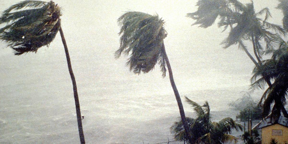 Tropická búrka Fernand bičuje východné pobrežie Mexika