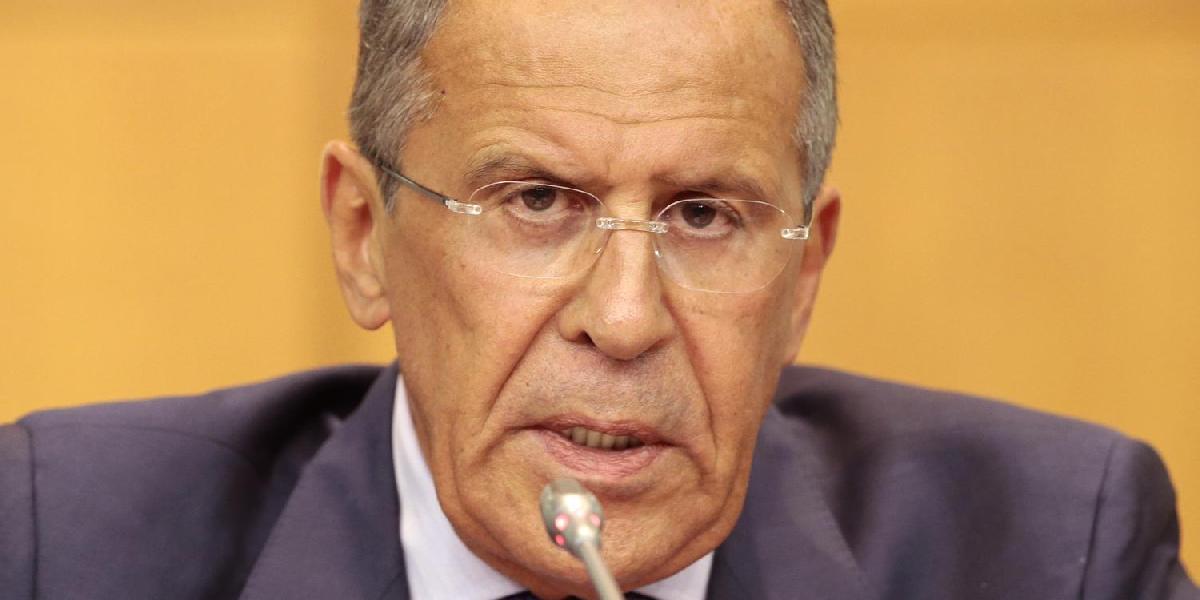 Lavrov: Opakuje sa situácia pred útokom na Irak a Líbyu