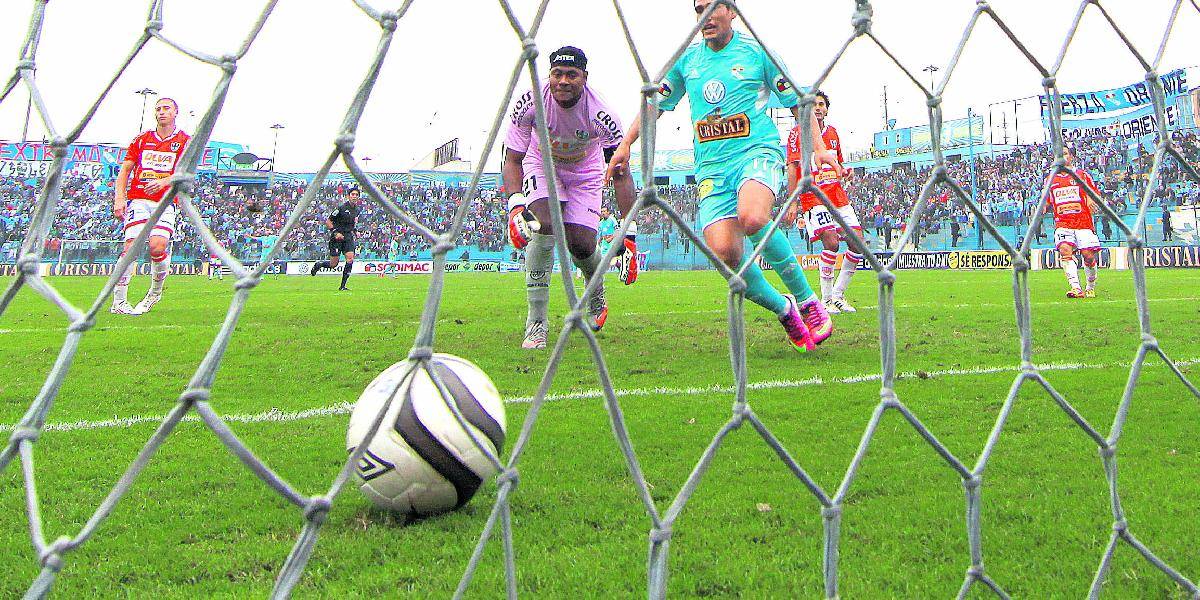 Hráči peruánskeho klubu predviedli neuveriteľný kúsok: Dali si tri vlastné góly!