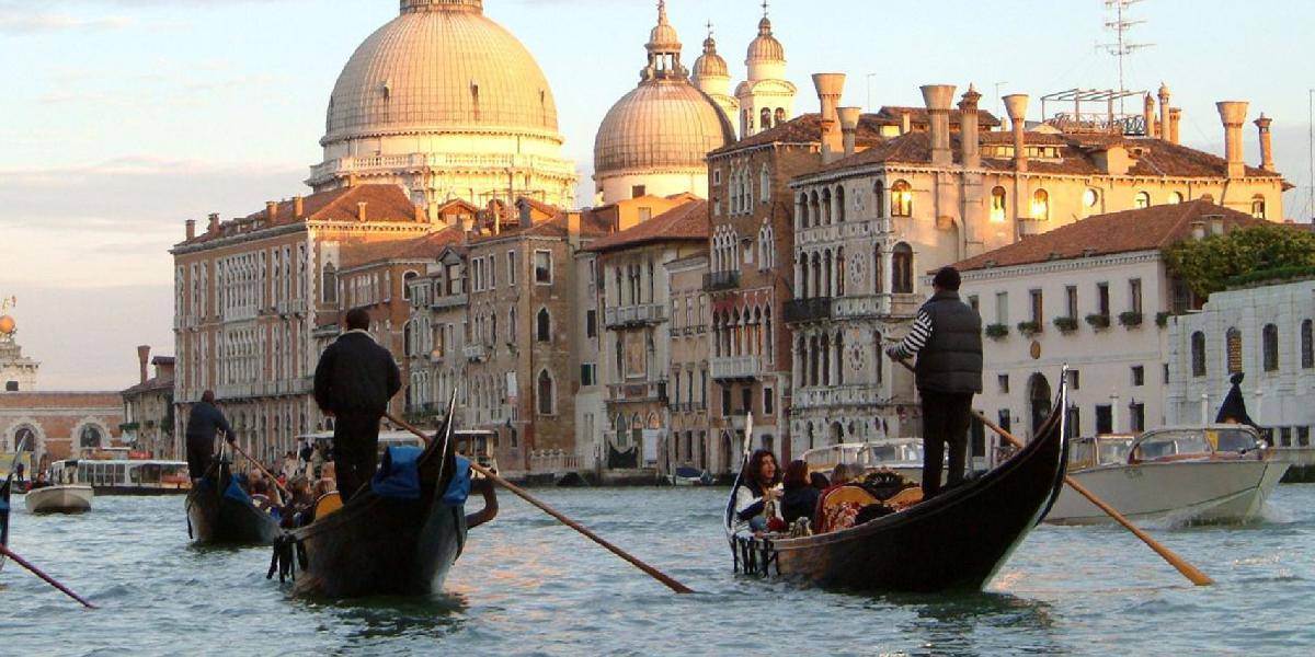 Benátky chcú sprísniť pravidlá pre plavbu gondol
