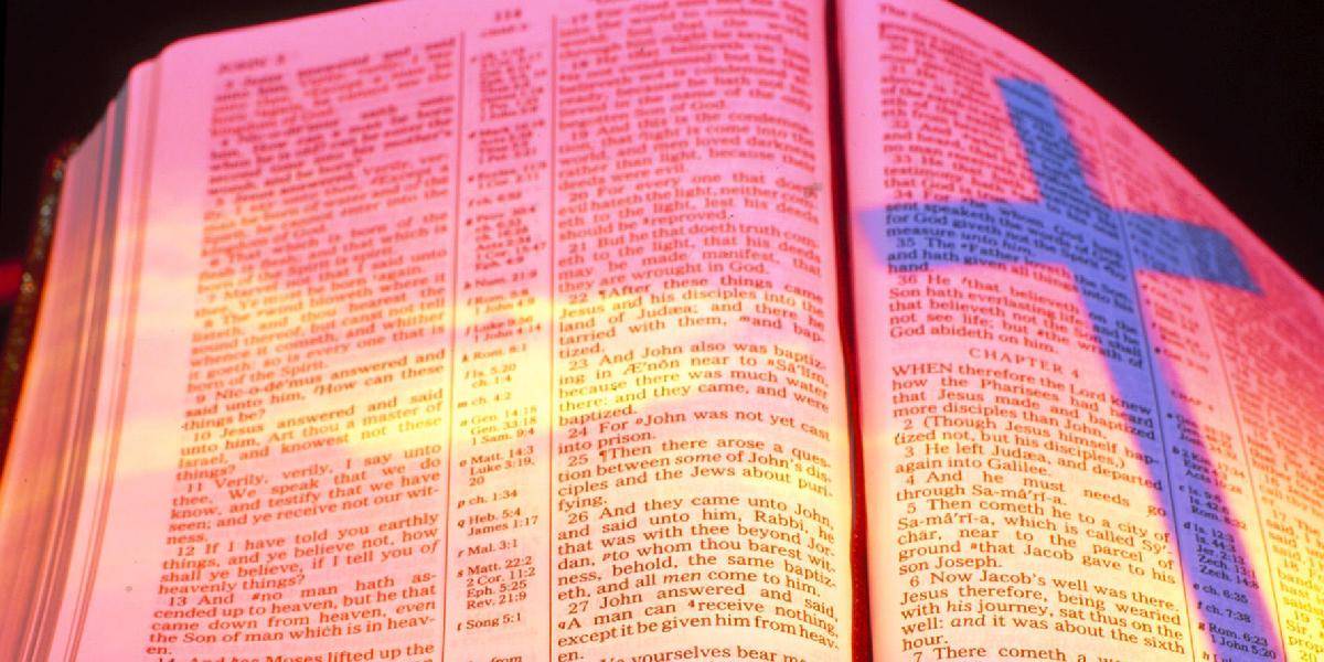 Muža pred kostolom hospitalizovali: Čítal si bibliu v Adamovom rúchu!