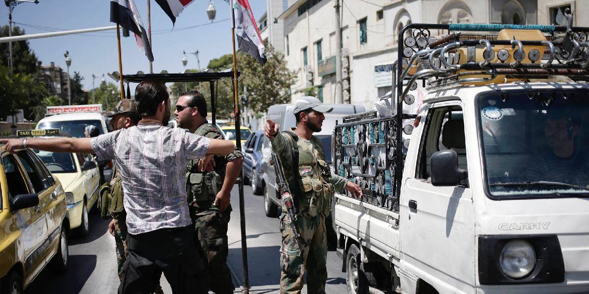 Sýrčania v Damasku si hromadia zásoby a hľadajú úkryt pred hroziacim útokom