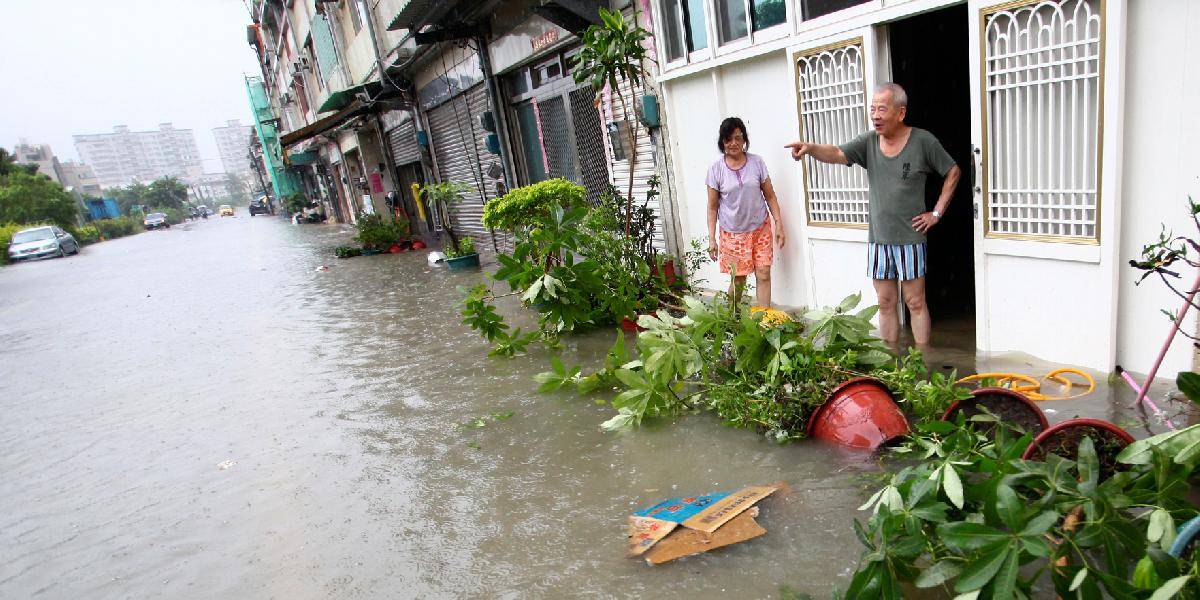 Taiwan zasiahla tropická búrka Kong-Rey, evakuovali stovky turistov