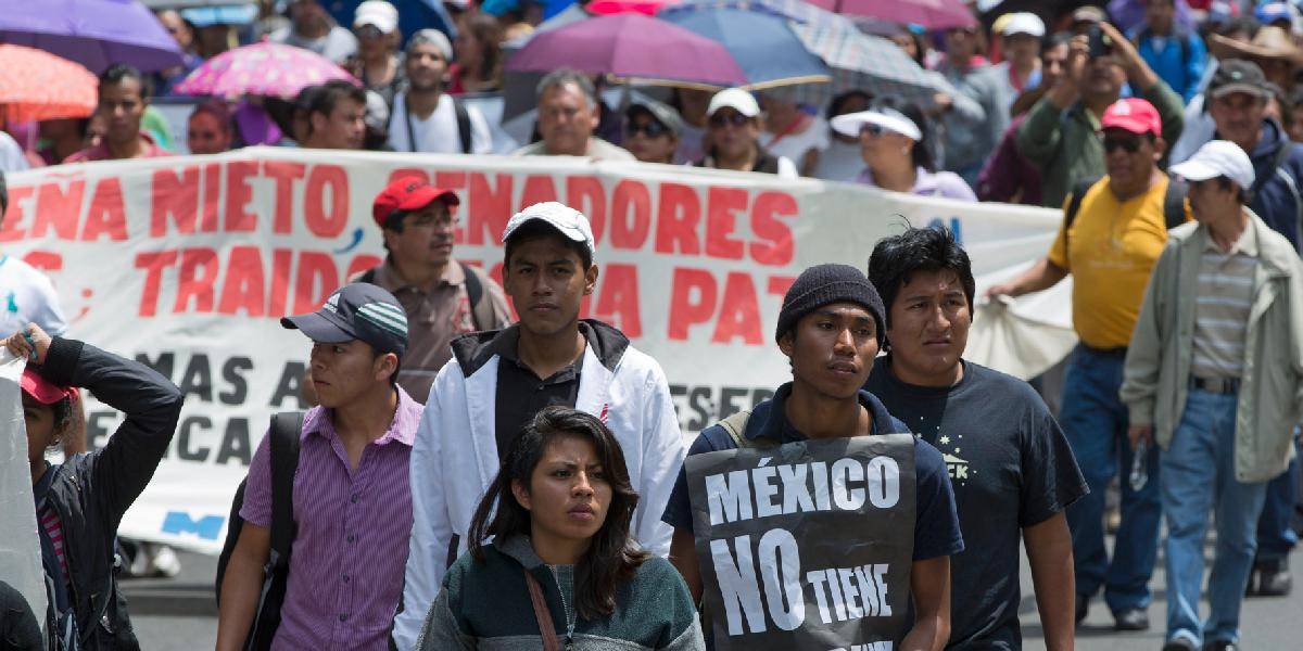 Nespokojní učitelia zablokovali centrum mexického hlavného mesta