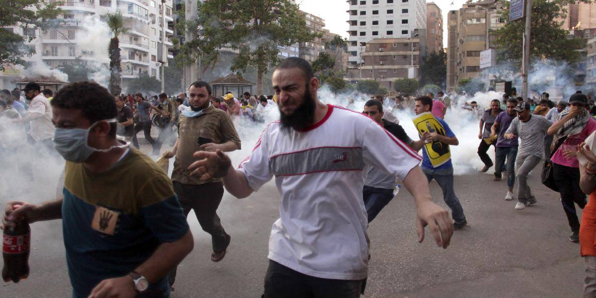 Ďalsie násilnosti v Egypte: Protestovali tísíce islamistov, 6 mŕtvych a 190 zranených