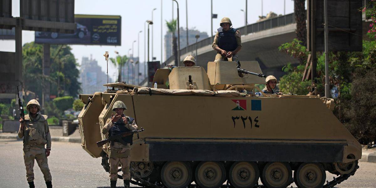 Skupina napojená na al-Káidu vyzýva na internete útočiť na egyptskú armádu