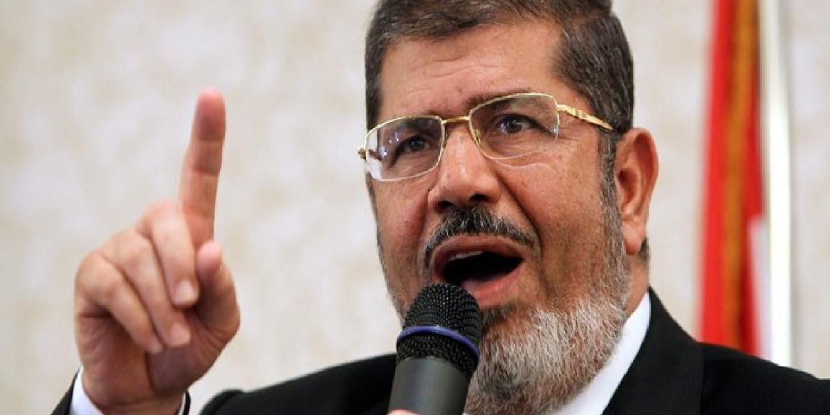 Zosadeného egyptského prezidenta Mursího postavia pred súd