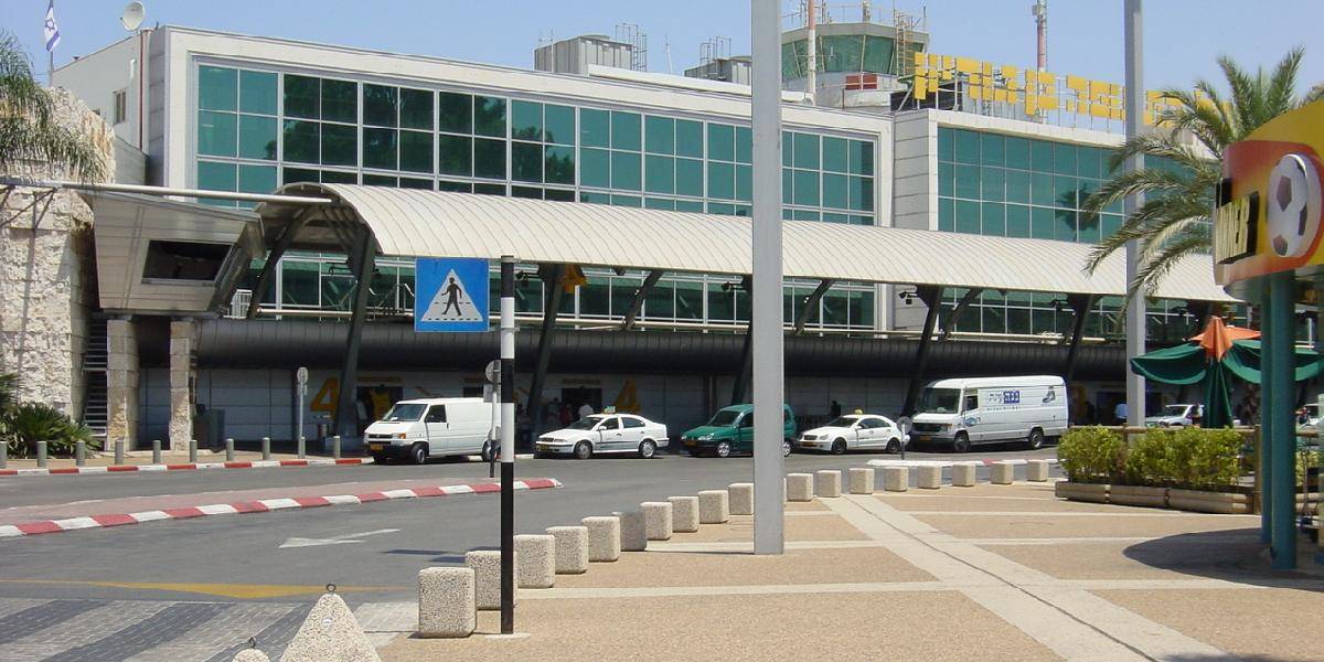 Dvaja palestínski zlodeji prerušili prevádzku izraelského letiska
