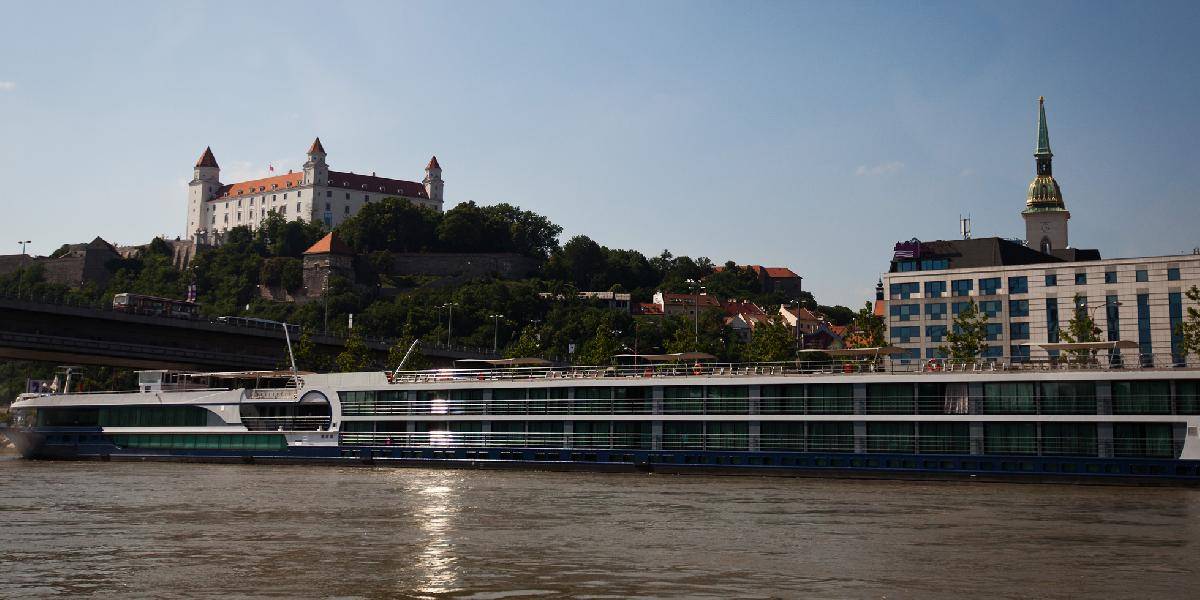 V Bratislave vyťahovali z Dunaja ženu, chcela skočiť späť!