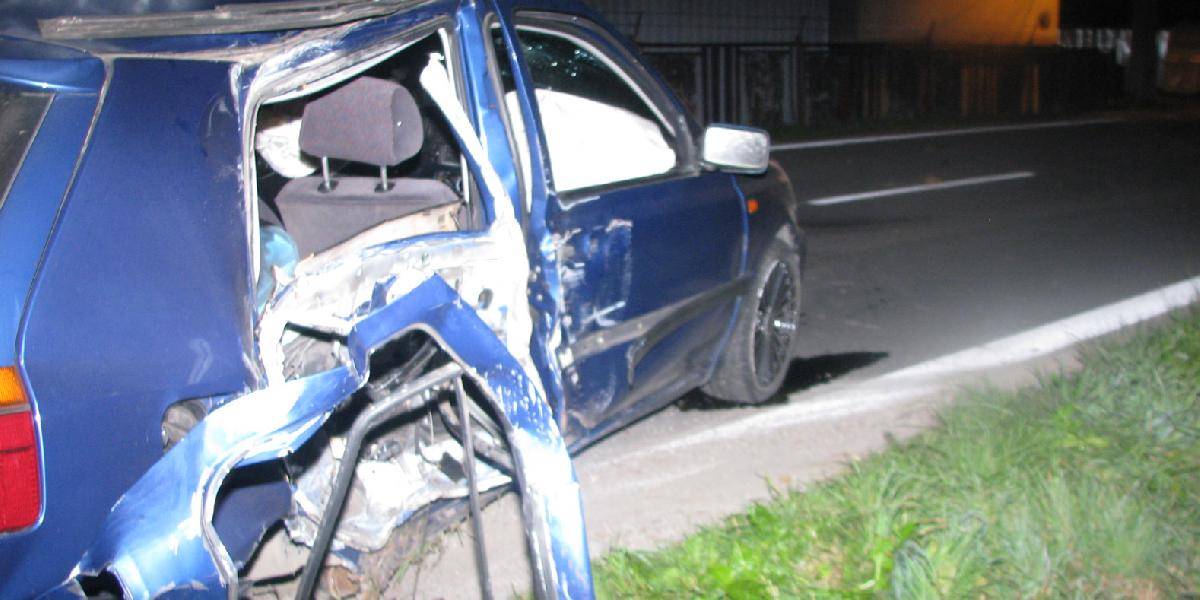 Mladý opitý vodič spôsobil nehodu, pri ktorej zahynul jeho spolujazdec