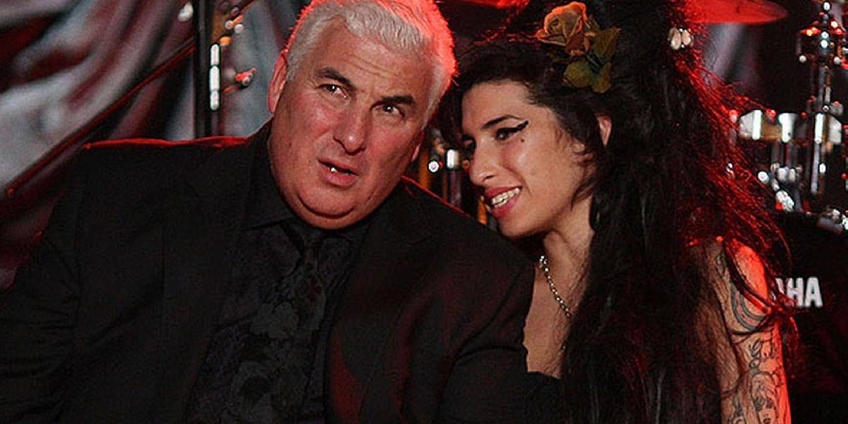 Otec Amy Winehouse: Pre dcéru chcem lepšiu pamätnú sochu
