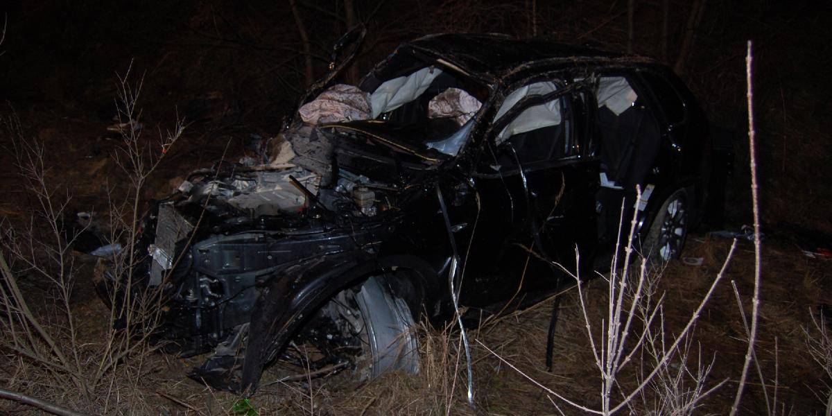 Vodič (19) luxusného BMW pri nehode vyletel z auta, zraneniam podľahol 